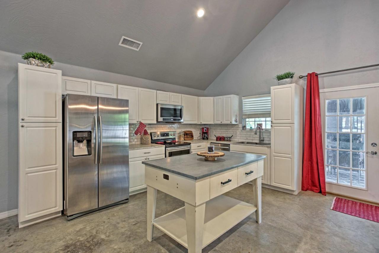 Modern Retreat With Gas Grill - Walk To Lake Texoma! Kingston Exteriör bild