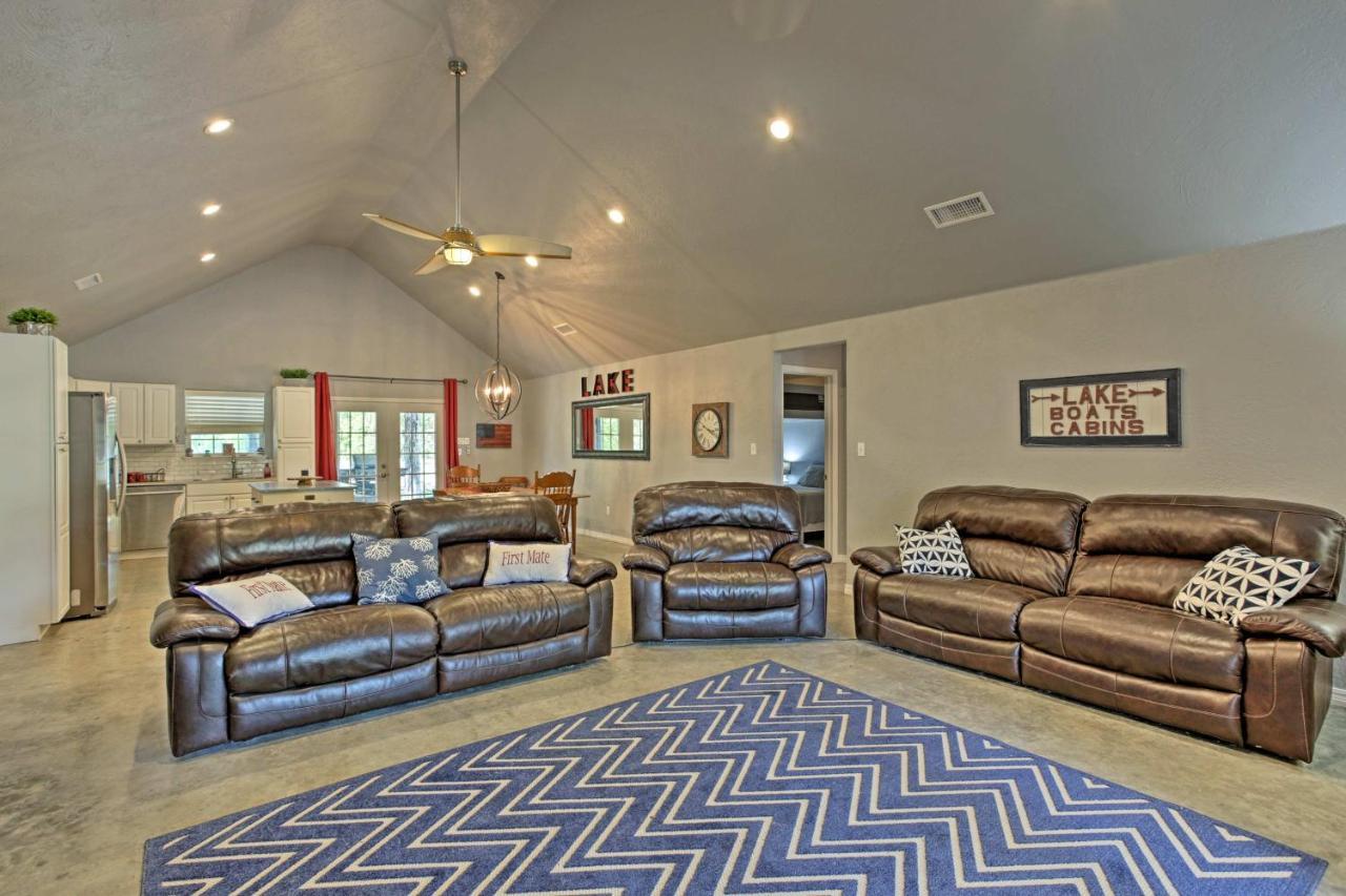 Modern Retreat With Gas Grill - Walk To Lake Texoma! Kingston Exteriör bild
